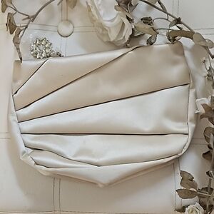 Luxurious cream pearl makeup bag flower jeweled zipper holder.